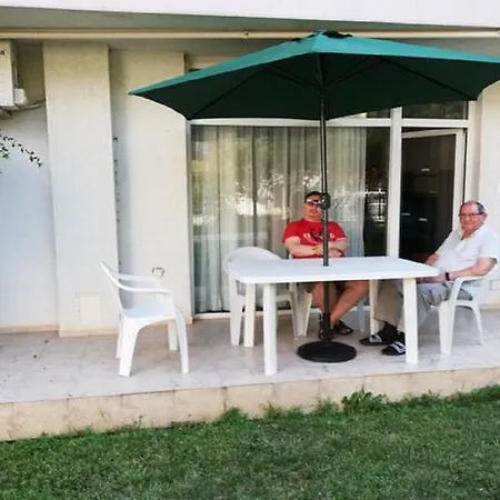 Yves 2 Bed At Sun Village Sunny Not Far Away From The Sea Apartamento *