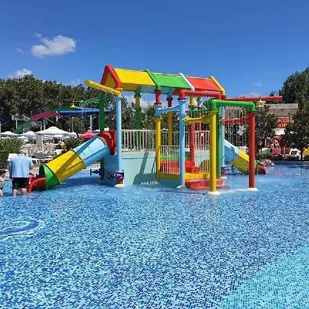 Yves 2 Bed At Sun Village Sunny Not Far Away From The Sea Apartmán *