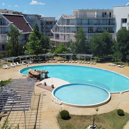 Apartmán Yves 2 Bed At Sun Village Sunny Not Far Away From The Sea